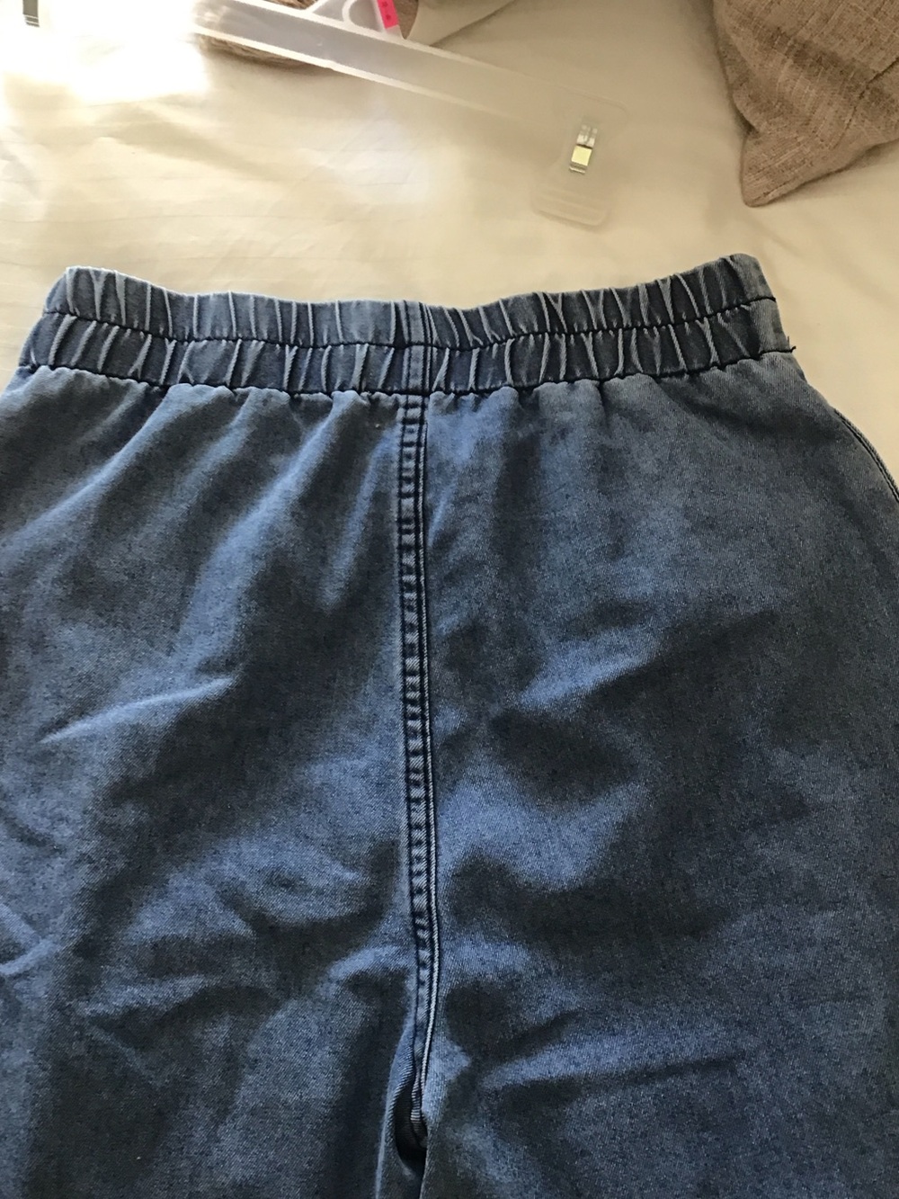 High-Rise balloon Pleated Jeans in Light Blue Denim - Picture 7 of 7